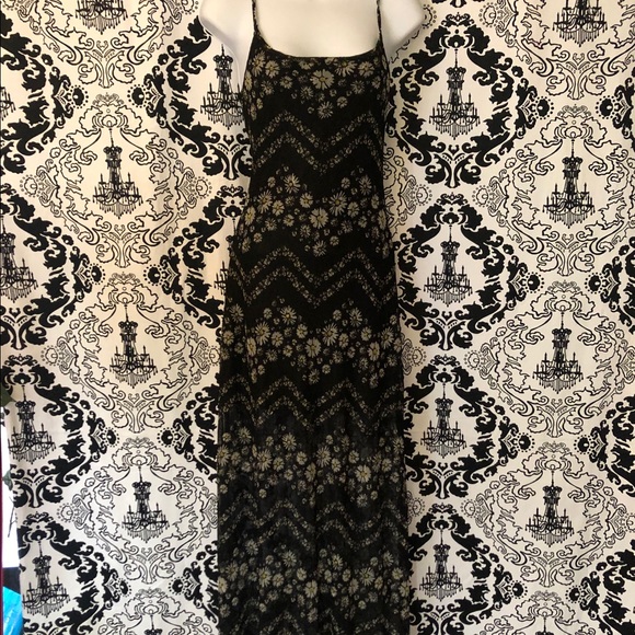 Beautiful Black and Tan Maxi Style Dress - Picture 2 of 8